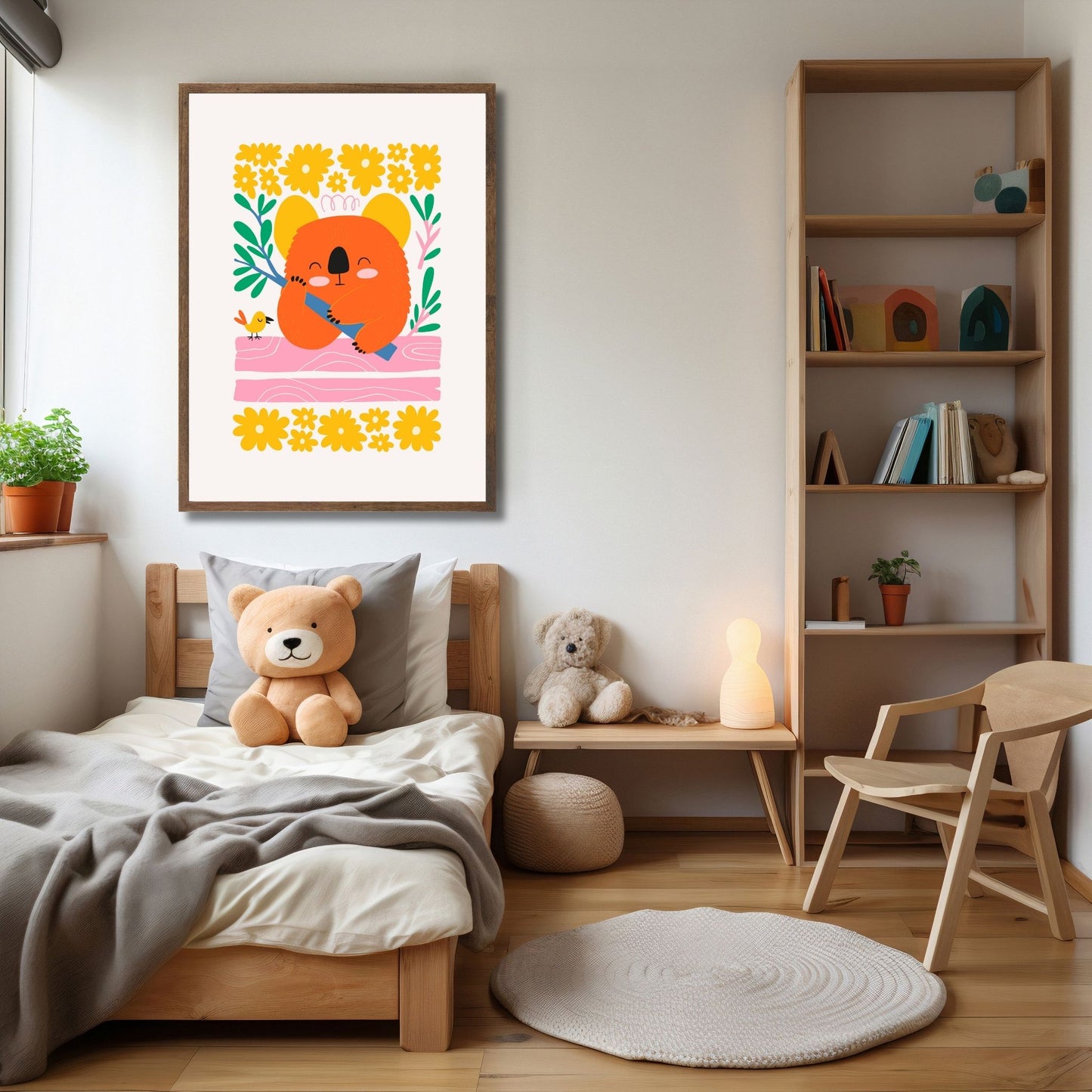 Denne søte koalaen hviler i et blomstermotiv som gir rommet en varm og trygg følelse. Perfekt for å inspirere til avslapning og ro. Illustrasjon viser plakat i ramme.