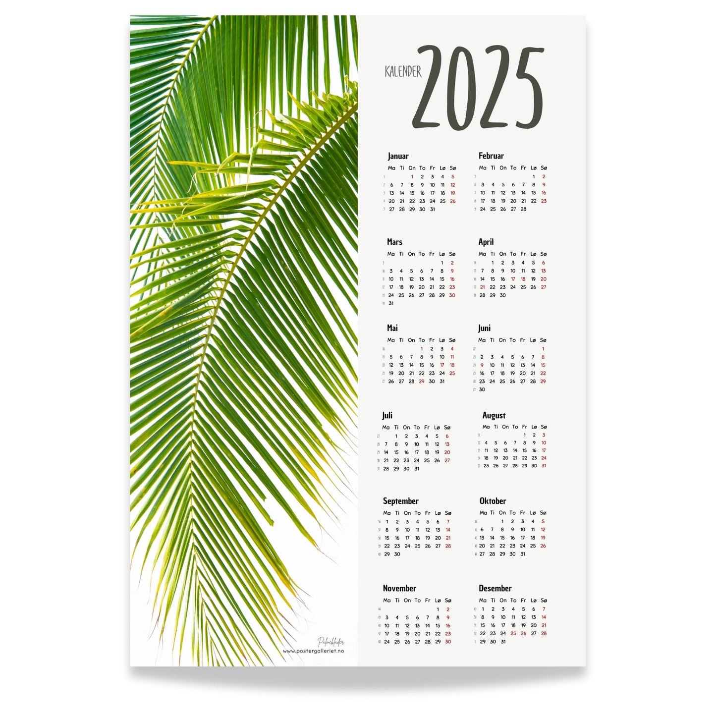 Planlegg året med stil med Kalender 2025! Kalenderen er både funksjonell og dekorativ, og passer perfekt på veggen.  