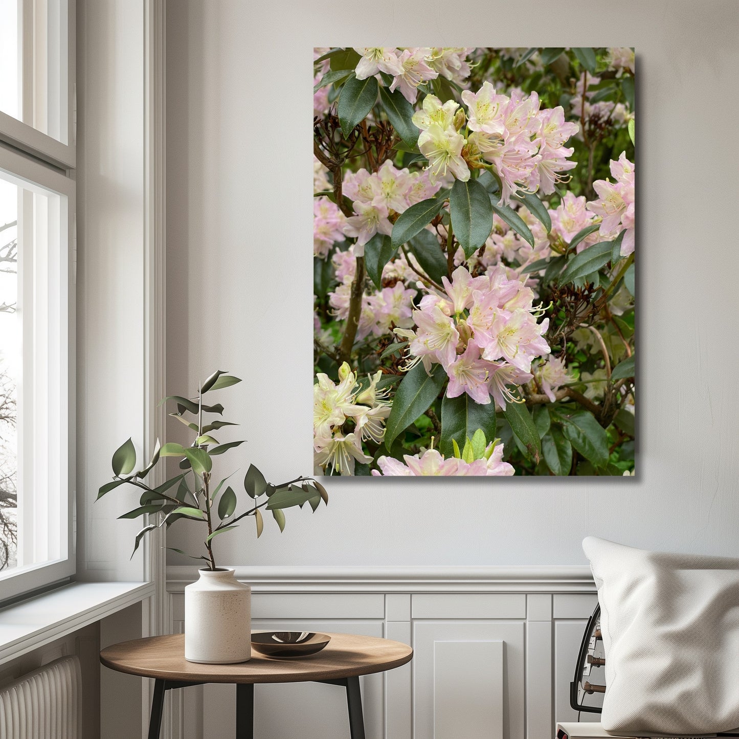 Denne vakre plakaten eller lerretet fanger essensen av naturens skjønnhet med Rhododendronens fantastiske blomsterprakt. Illustrasjonsfoto viser motivet på lerret.