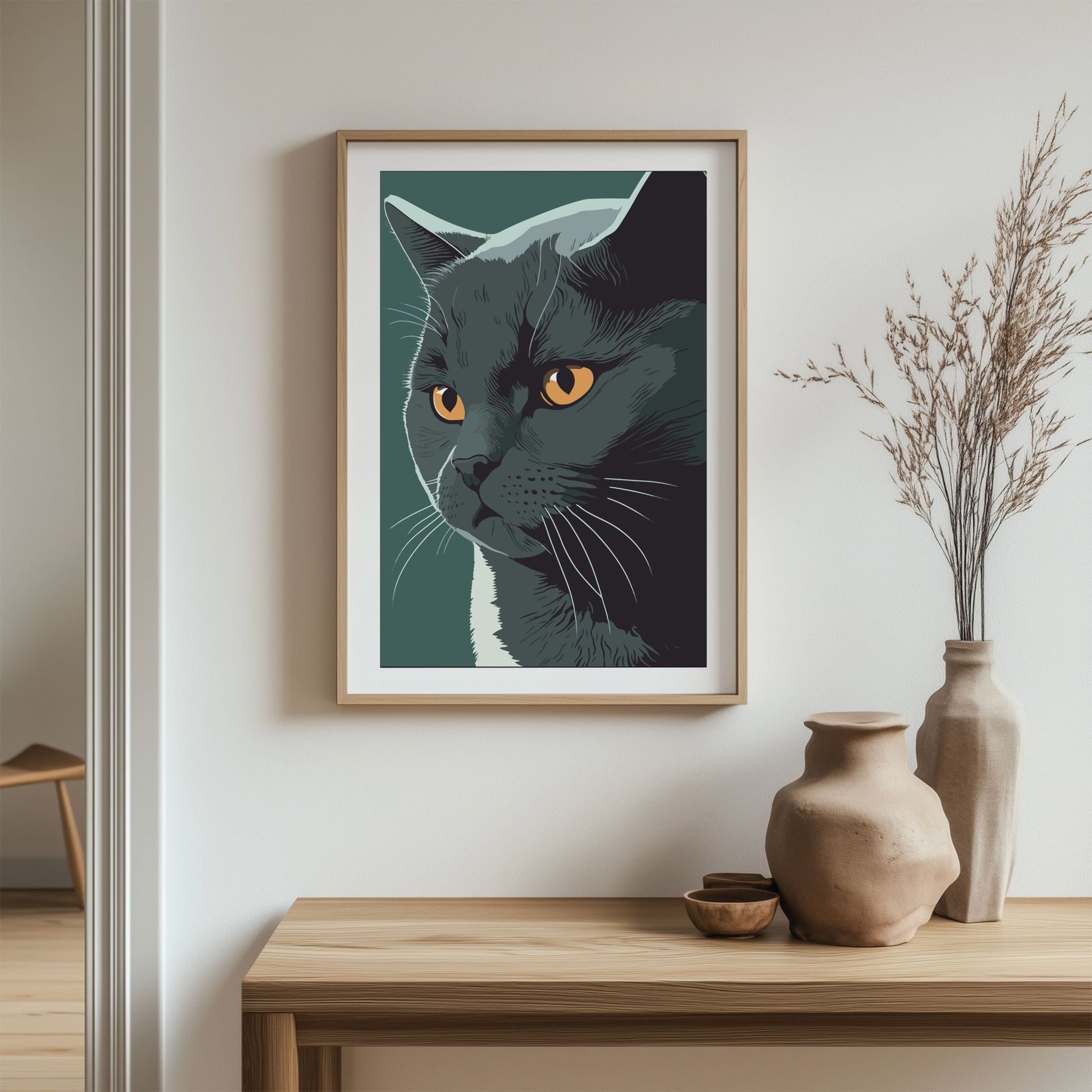 Denne imponerende illustrasjonen fanger skjønnheten og dybden i en svart katt, med intense ravgule øyne og en kunstnerisk, detaljert stil. Illustrasjon viser plakat i eik ramme.