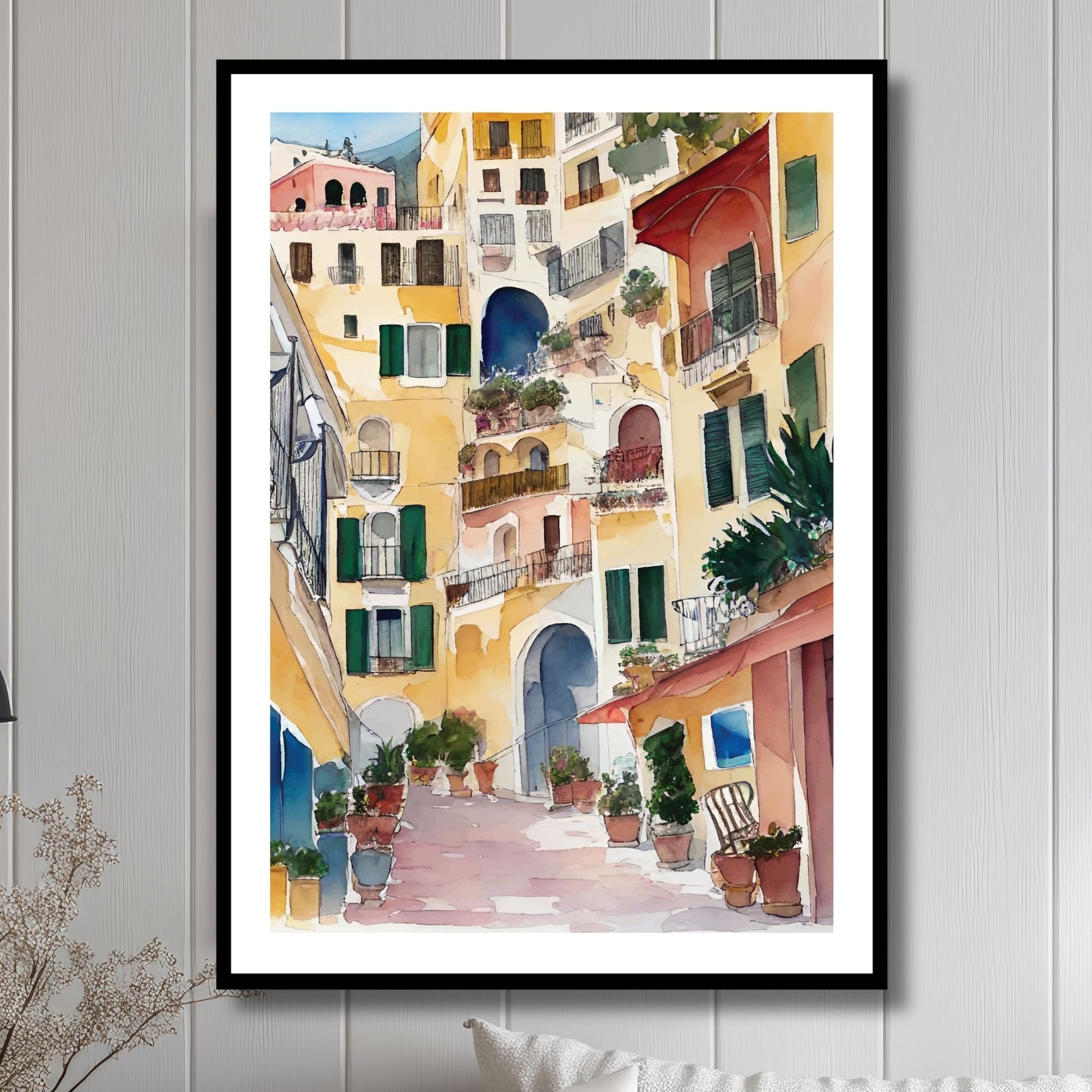 Ta med et glimt av Positanos autentiske sjarm inn i hjemmet ditt med vår plakat Positano No4. Illustrasjon viser plakat i sort ramme.