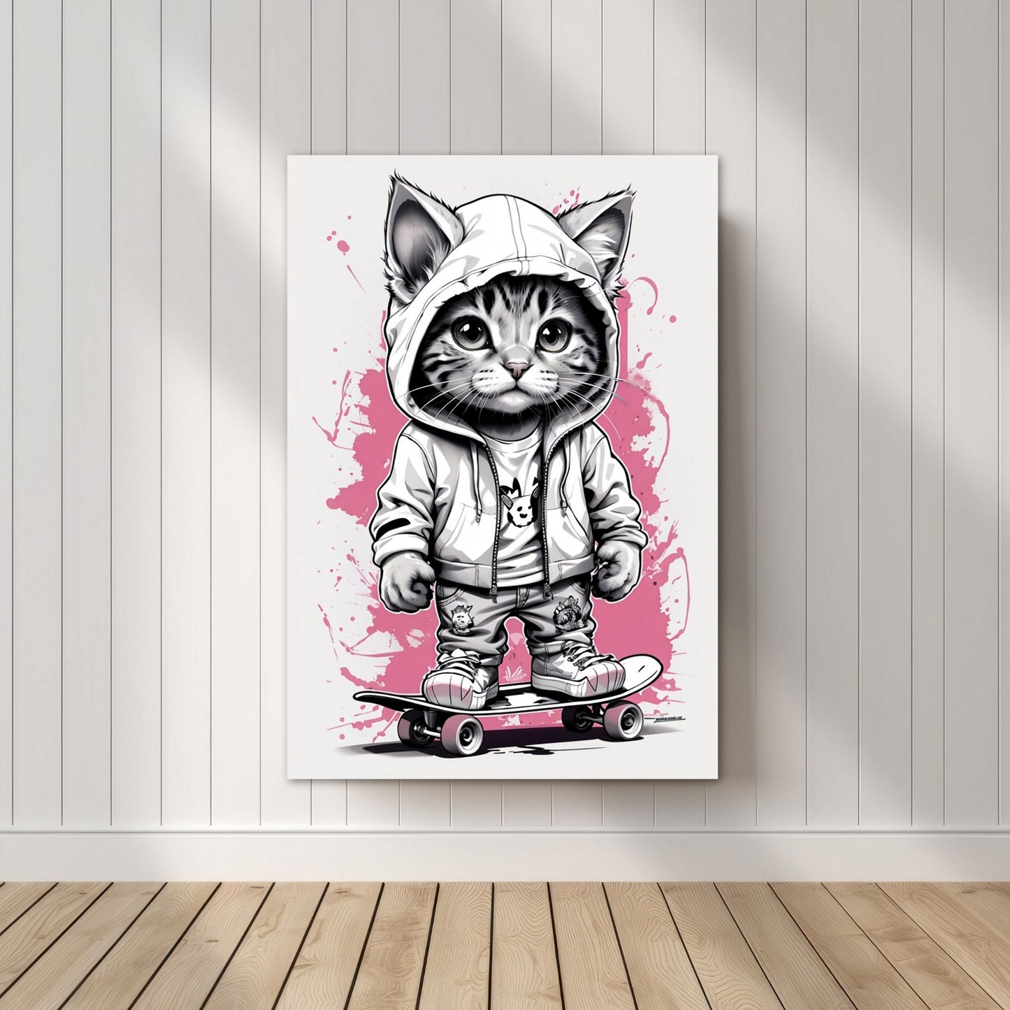 Denne unike plakaten eller lerretet viser en katt som står på skateboard, ikledd hettejakke, cool bukse og sneakers. Motivet har en fargerik splash i rosa på grå bakgrunn. Illustrasjonsfoto viser motivet på lerret.